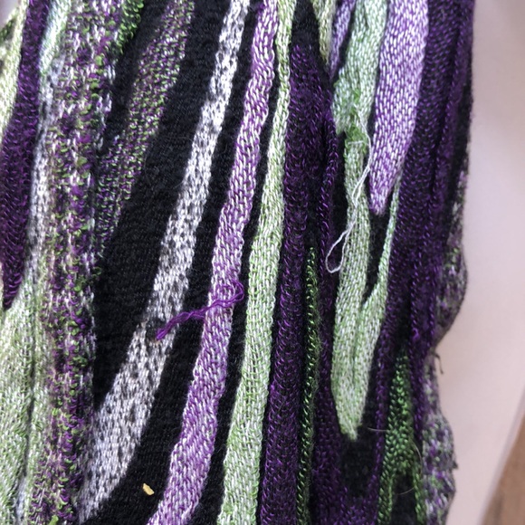 Tolani 100% Viscose Scarf Shawl w/fringe. Purple & Green Shades, wavy pattern - Picture 11 of 16